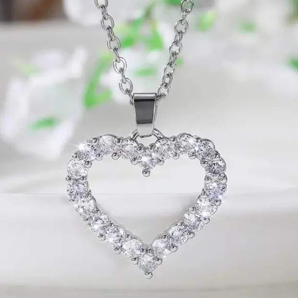 silver diamond heart necklace - Picture 1 of 4